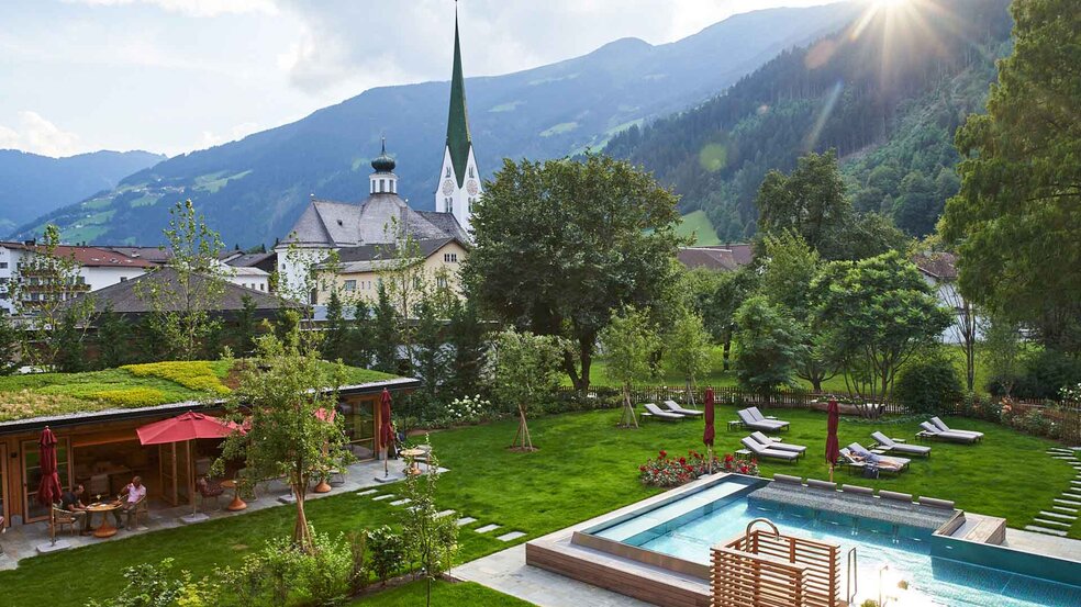 Partnerhotels-ZillerSeasons-Garten-Pool-14-Golfclub Zillertal