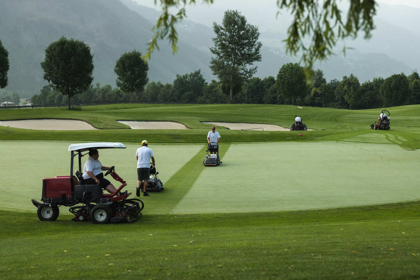 Golf-Greenkeeper-Team-31-Golfclub Zillertal-Uderns
